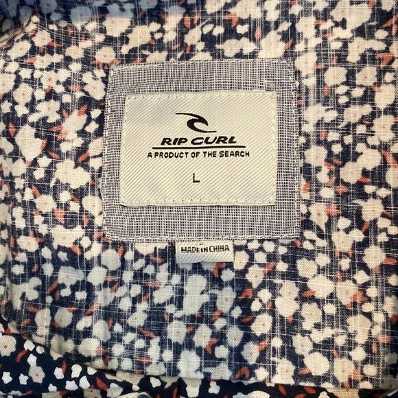 NWOT- men’s short sleeve RIP CURL button down shirt. Size L - Picture 5 of 11